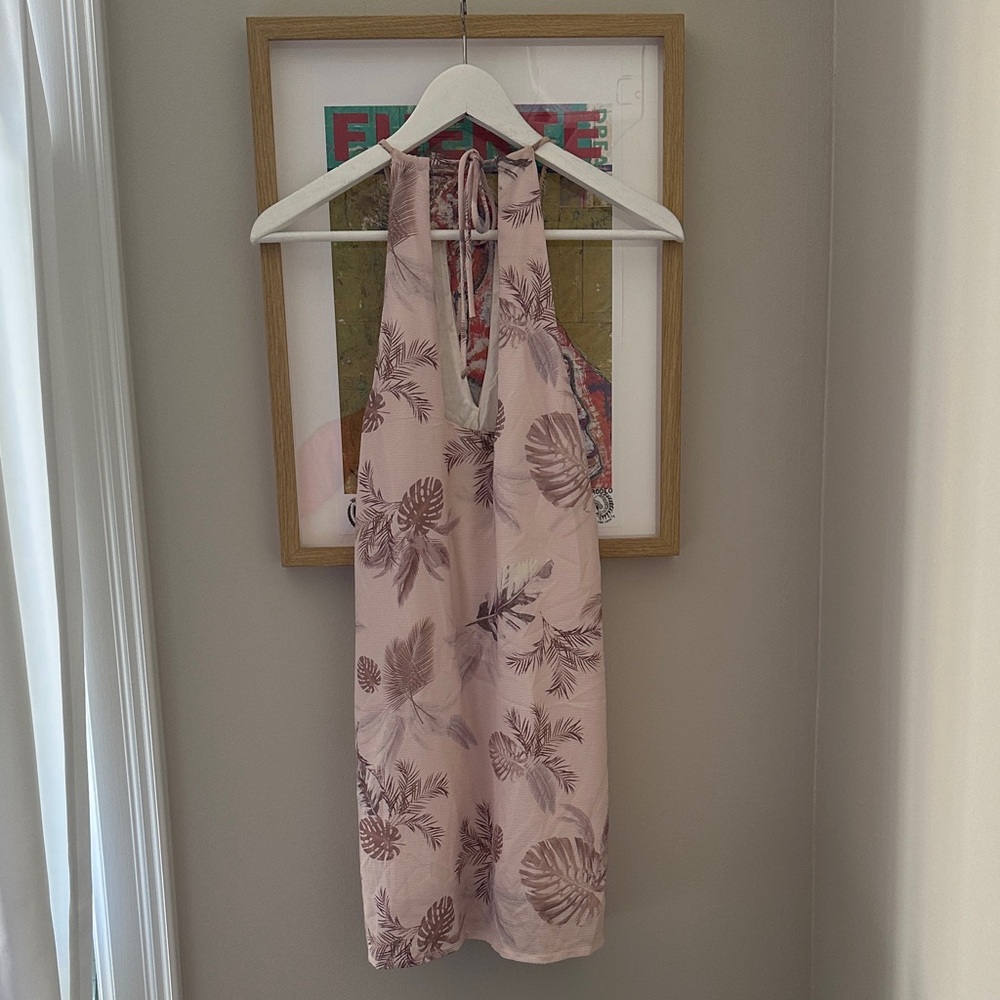 DELILAH PRINTED HALTER MINI DRESS - Picture 3 of 6
